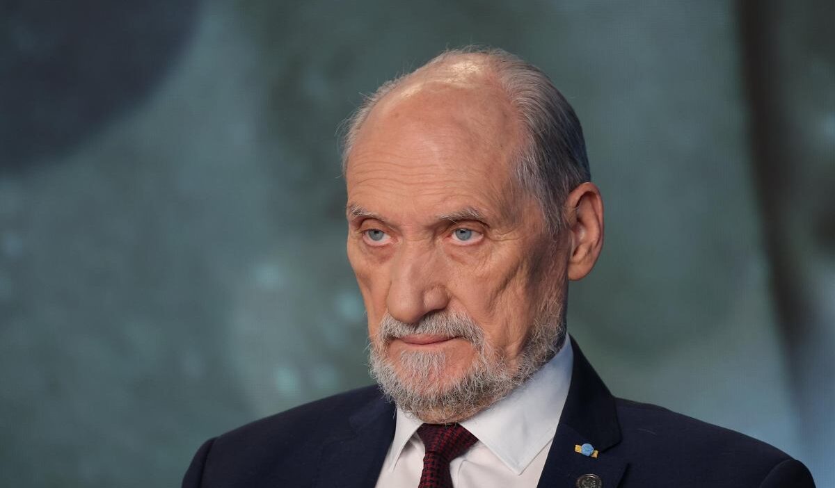 Polonyali milletvekili antoni macierewicz hakkinda i stihbarat seflerine hakaret davasi 75367