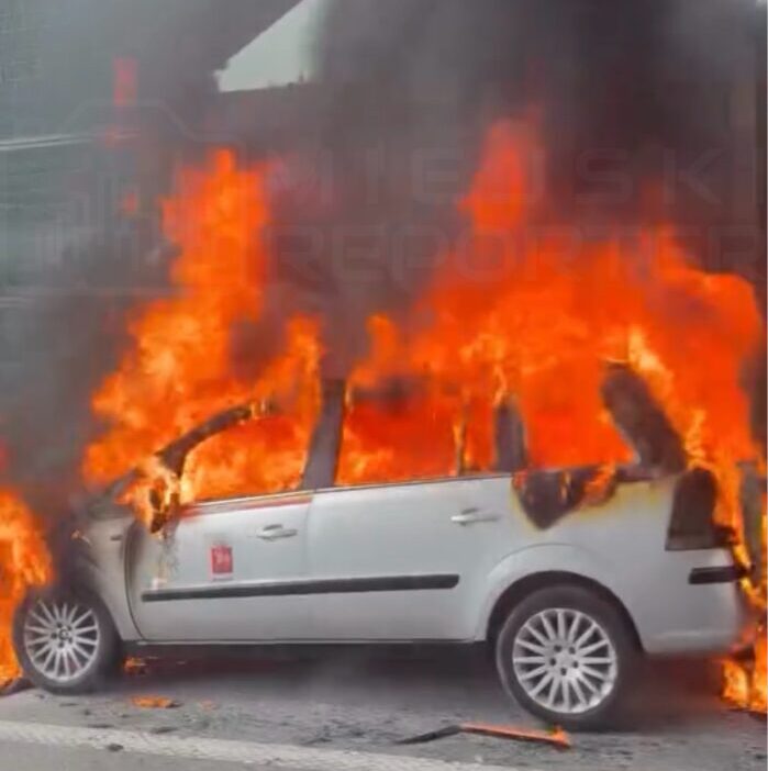 Pruszk w mevkiinde yolcu tasiyan aracta yangin panigi 78482