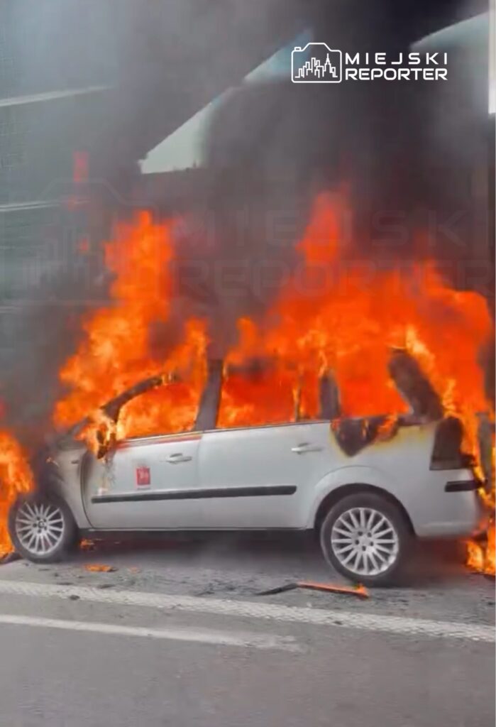 Pruszk w mevkiinde yolcu tasiyan aracta yangin panigi 78482