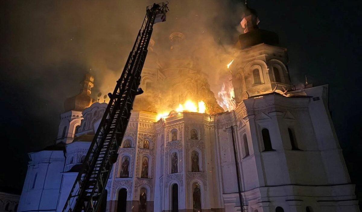 Rusya’nın ukrayna’ya yönelik hava saldırılarında tarihi peczerska ławra zarar gördü 1 Rusya nin ukrayna ya yonelik hava saldirilarinda tarihi peczerska awra zarar gordu 77012