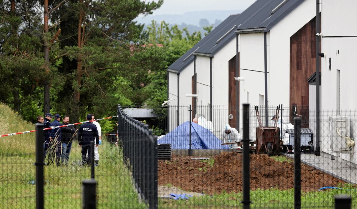 Rzeszów’da bir arsa kazısında i̇nsan fetüslerine ait kalıntılar bulundu 1 Rzesz w da bir arsa kazisinda i nsan fetuslerine ait kalintilar bulundu 76325