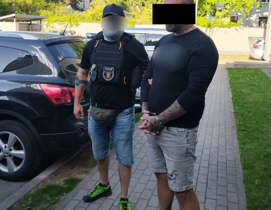 Sevgililer günü’nde mercedes çaldı: çaldığı araçla partnerini gezintiye çıkardı 1 Sevgililer gunu nde mercedes caldi caldigi aracla partnerini gezintiye cikardi 77480