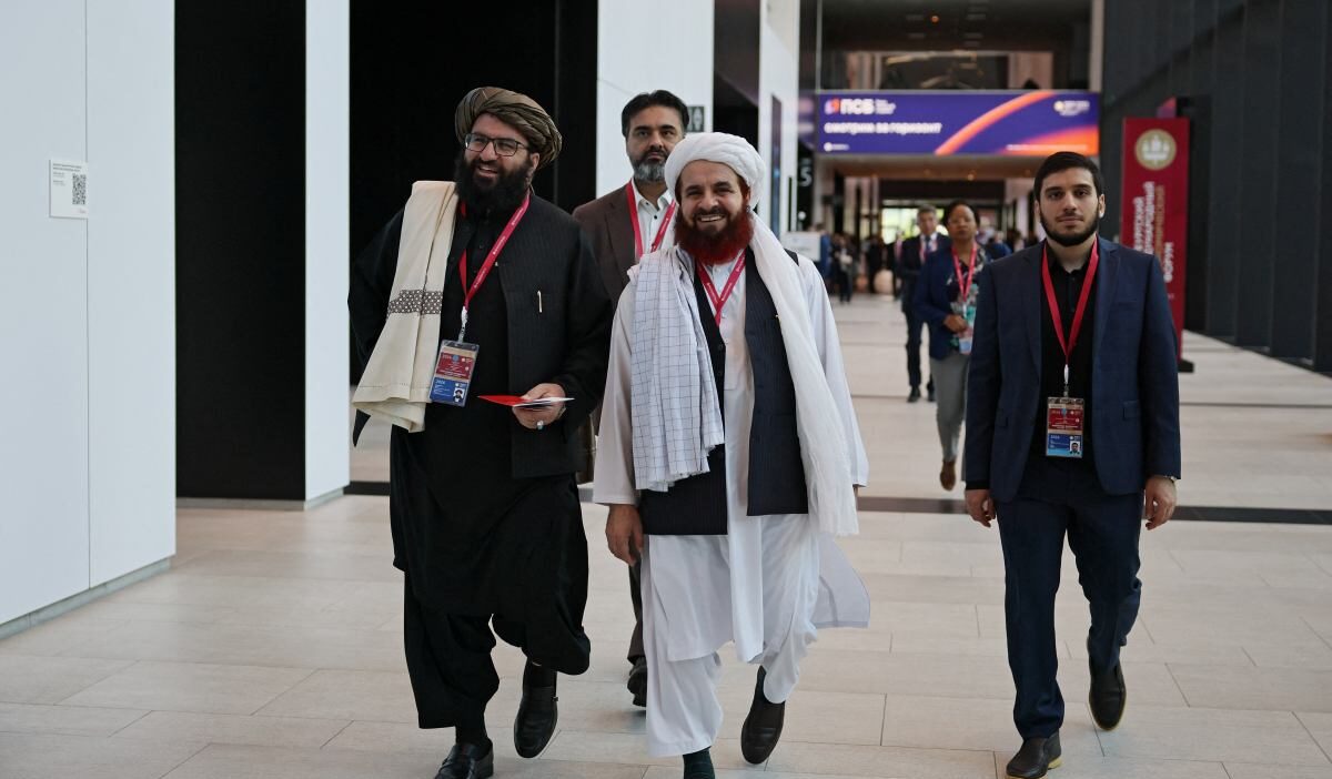 Taliban yonetimi kamu gorevlileri icin cep telefonu yasagi baslatti 78473