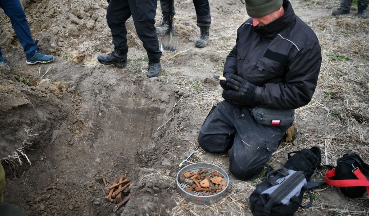 Ukrayna'dan polonyalı asker ve sivillerin mezarları i̇çin ekshumasyon i̇zni 1 Ukrayna dan polonyali asker ve sivillerin mezarlari i cin ekshumasyon i zni 76011
