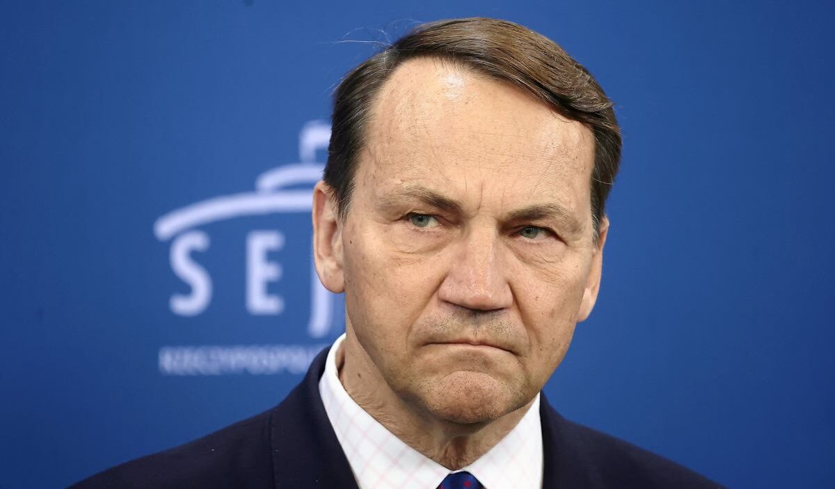 Varşova bölge savcılığı, radosław sikorski ile antoni macierewicz arasındaki tartışmaya i̇lişkin kararını açıkladı 1 Varsova bolge savciligi rados aw sikorski ile antoni macierewicz arasindaki tartismaya i liskin kararini acikladi 77692