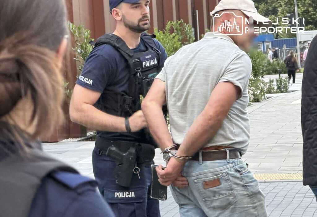 Varsova da bir otomobilde kilitli kalan hayvanlar i cin operasyon duzenlendi 76567