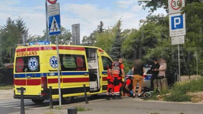 Varşova'da bisikletli çocuk otomobil çarpması sonucu hastaneye kaldırıldı 4 Varsova da bisikletli cocuk otomobil carpmasi sonucu hastaneye kaldirildi 78579
