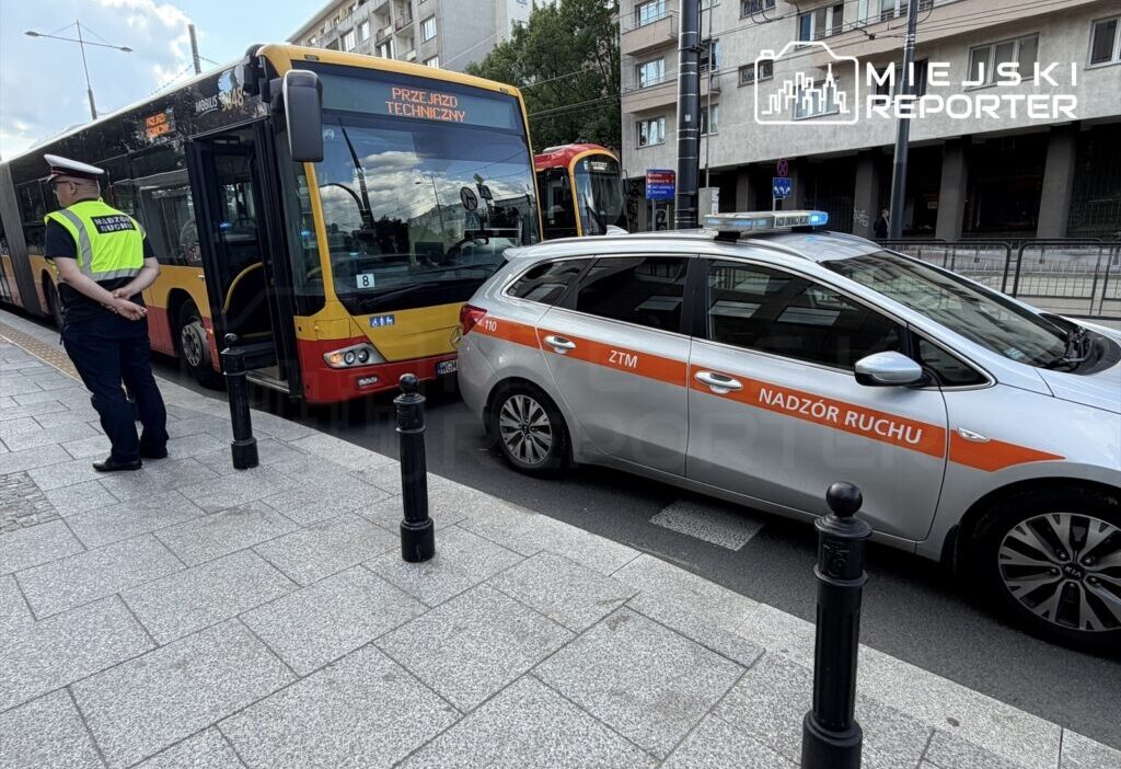 Varşova'da halk otobüsünde kaza: bir yolcu ağır yaralandı 1 Varsova da halk otobusunde kaza bir yolcu agir yaralandi 75274