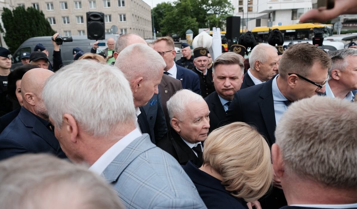 Varşova’da smoleńsk anması’nda gerginlik: pis heyeti ile protestocular arasında sözlü tartışma 1 Varsova da smole sk anmasi nda gerginlik pis heyeti ile protestocular arasinda sozlu tartisma 75605