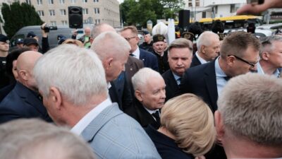 Varşova’da smoleńsk anması’nda gerginlik: pis heyeti ile protestocular arasında sözlü tartışma 4 Varsova da smole sk anmasi nda gerginlik pis heyeti ile protestocular arasinda sozlu tartisma 75605