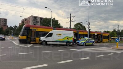 Varsova da trafik kazasi elektrikli otobus tramvayla carpisti 75502