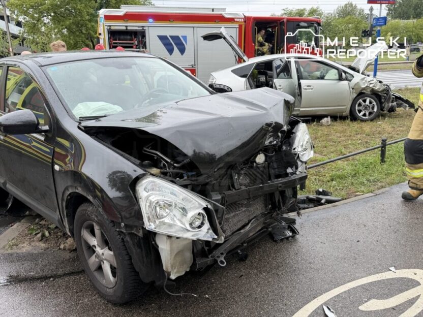 Varsova da trafik kazasi i ki otomobil carpisti bir yarali hastaneye kaldirildi 74546
