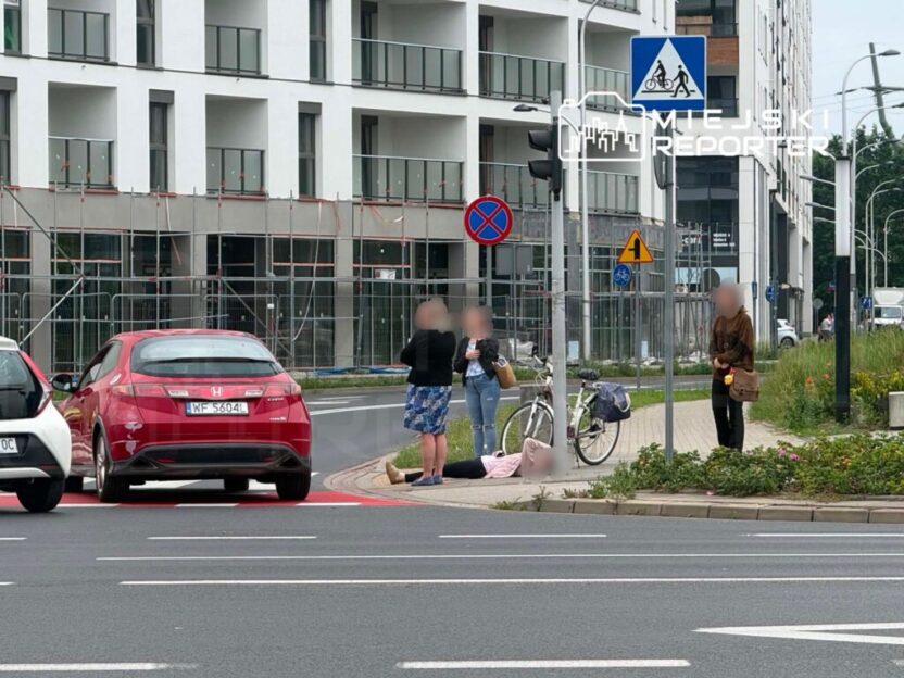 Varsova da trafik kazasi otomobil ve bisikletli carpisti 75696