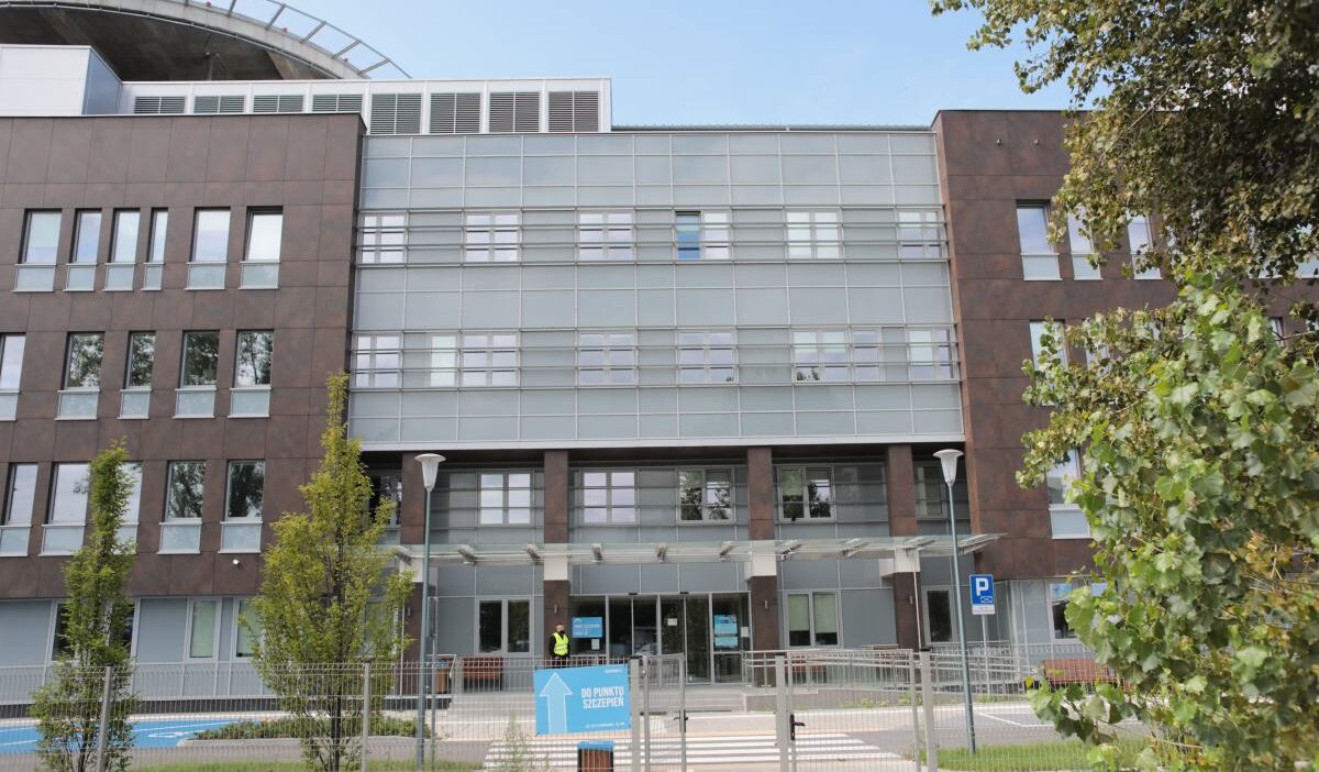 Varsova guney hastanesi doktor dawid kacprzyk ile olan sozlesmelerini feshetti 78053